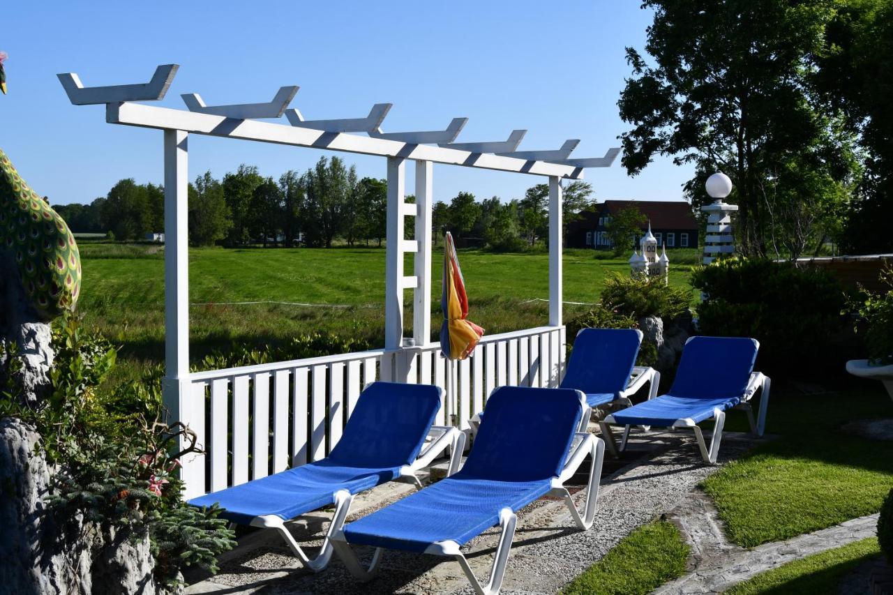 Garni Hotel-Pension Holum Neuharlingersiel Exterior foto